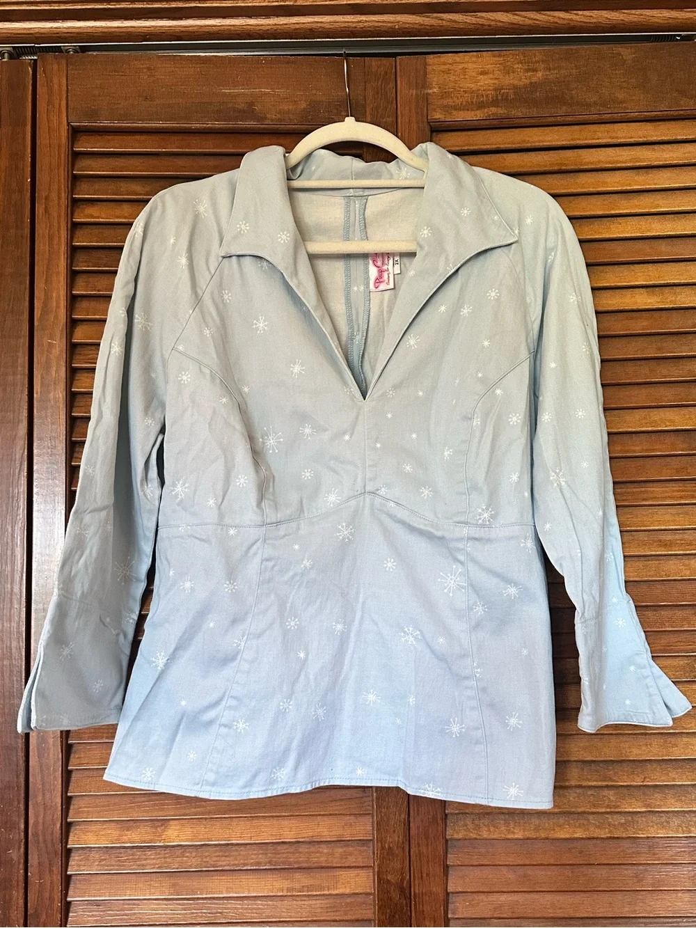 Pinup Couture Rare Lauren Blouse in light blue and white snowflake size 2X - Picture 2 of 9